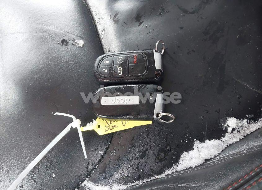 Photo 11 of 2015 Jeep Cherokee TRAILHAWK (VIN 1C4PJMBS7FW777816)