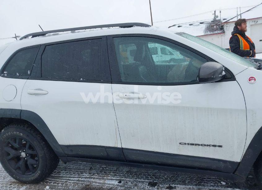 Photo 13 of 2015 Jeep Cherokee TRAILHAWK (VIN 1C4PJMBS7FW777816)