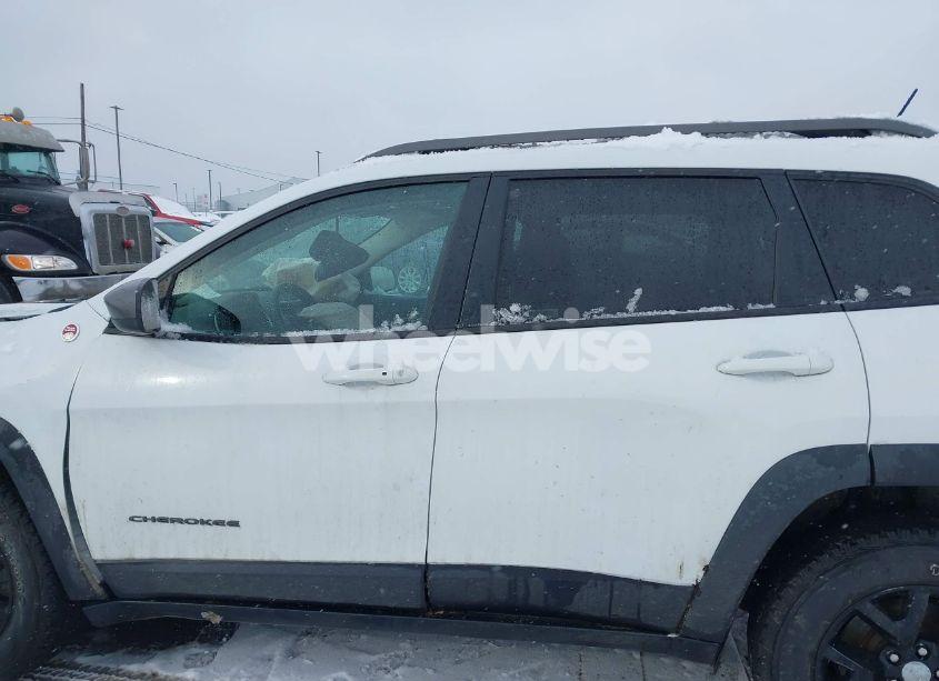Photo 14 of 2015 Jeep Cherokee TRAILHAWK (VIN 1C4PJMBS7FW777816)