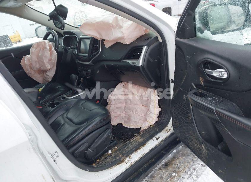 Photo 5 of 2015 Jeep Cherokee TRAILHAWK (VIN 1C4PJMBS7FW777816)