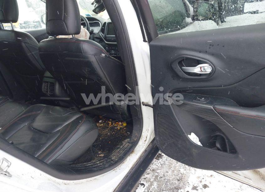 Photo 8 of 2015 Jeep Cherokee TRAILHAWK (VIN 1C4PJMBS7FW777816)