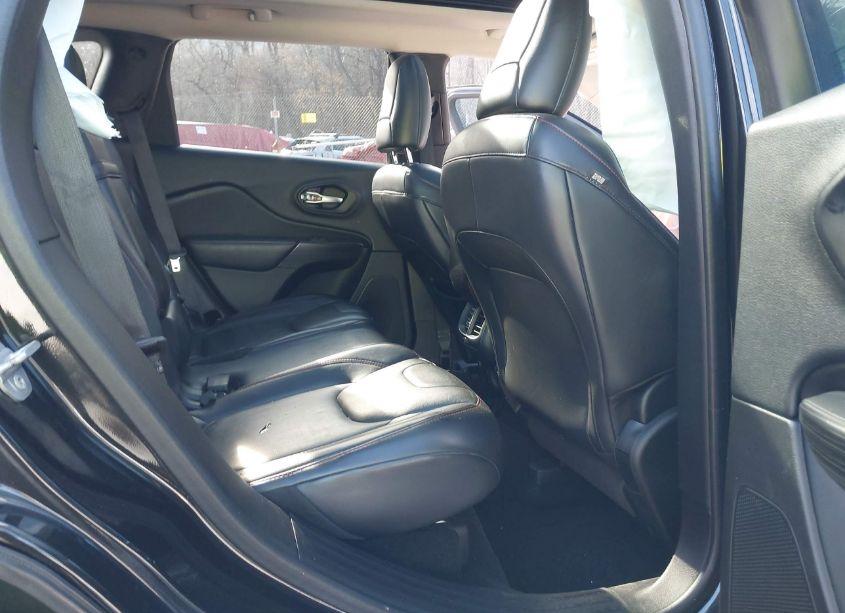 Photo 8 of 2016 Jeep Cherokee TRAILHAWK (VIN 1C4PJMBS7GW124405)