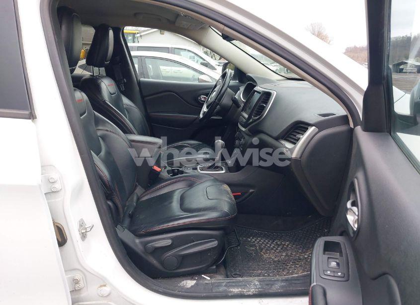 Photo 5 of 2016 Jeep Cherokee TRAILHAWK (VIN 1C4PJMBS7GW241076)