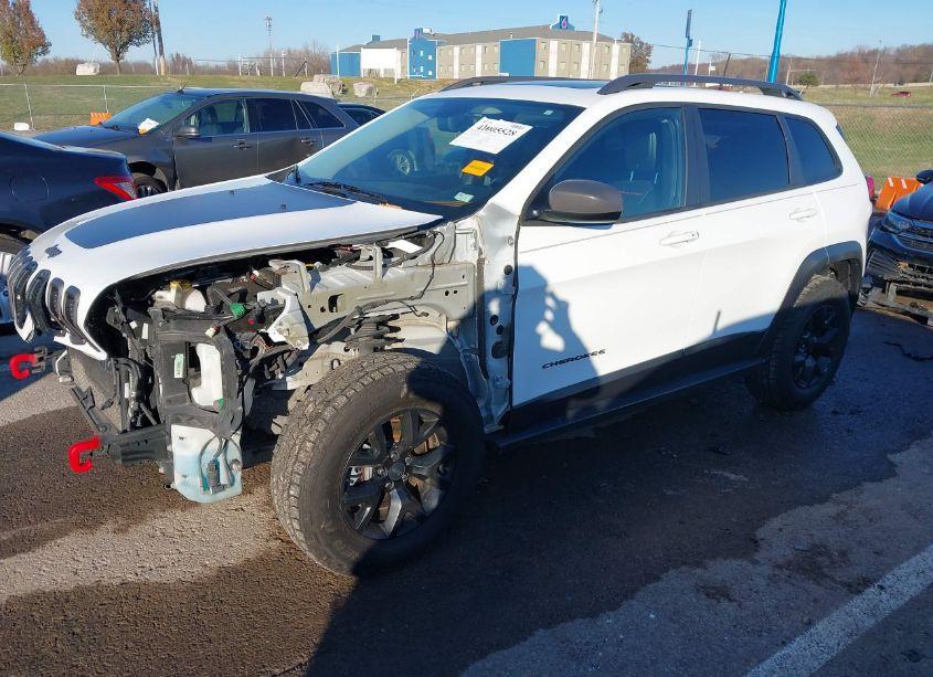 Photo 2 of 2016 Jeep Cherokee TRAILHAWK (VIN 1C4PJMBS7GW322448)