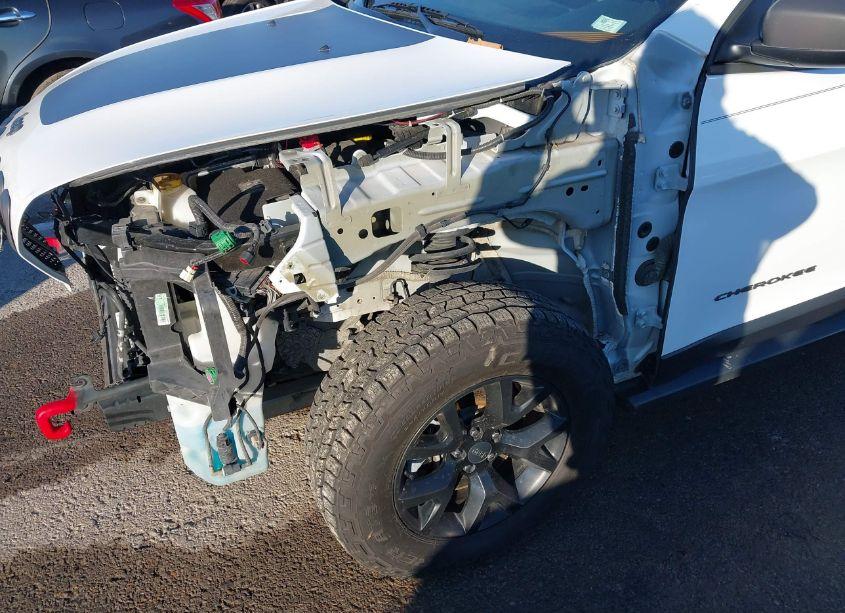 Photo 21 of 2016 Jeep Cherokee TRAILHAWK (VIN 1C4PJMBS7GW322448)