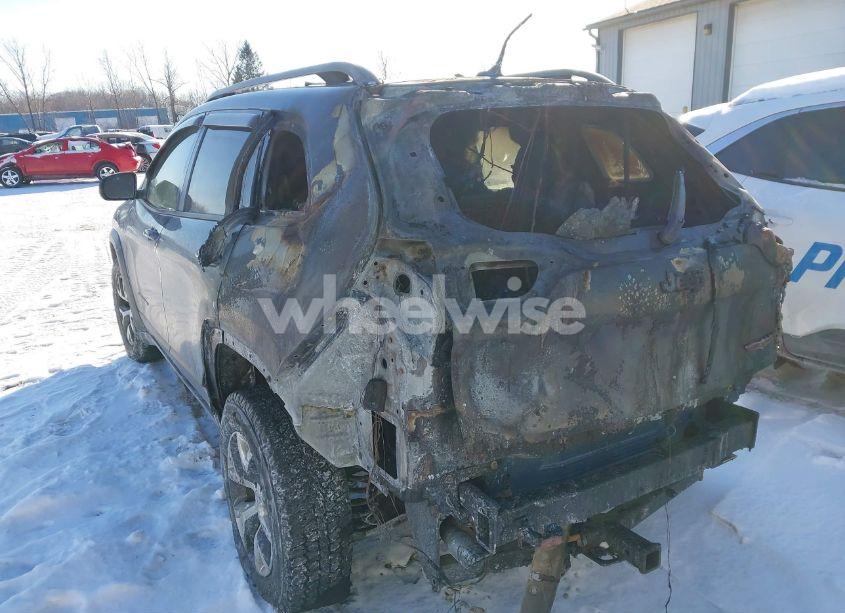 Photo 3 of 2014 Jeep Cherokee (VIN 1C4PJMBS8EW182259)