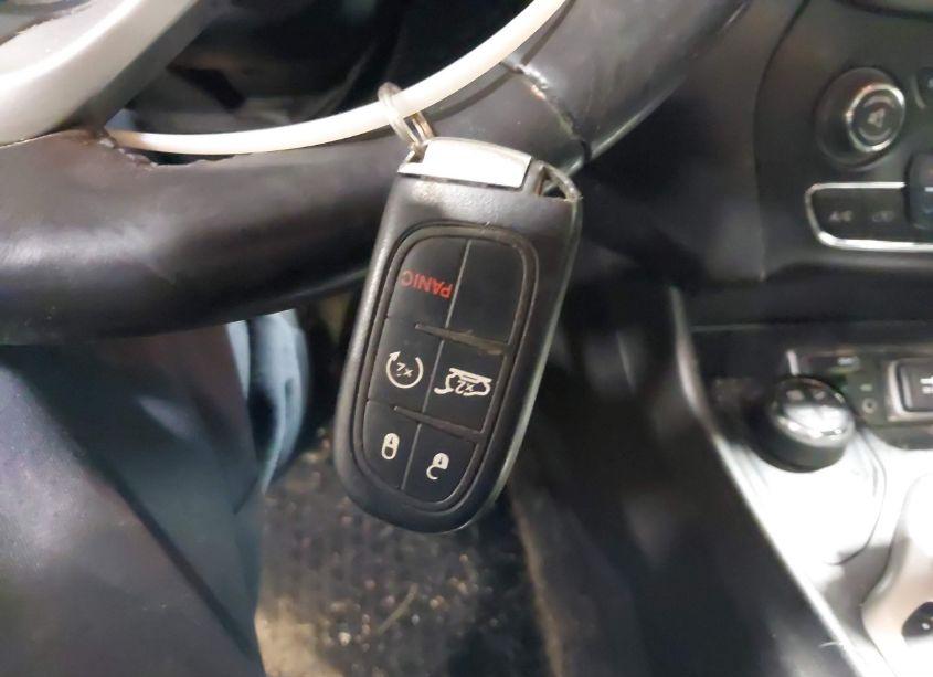 Photo 11 of 2015 Jeep Cherokee TRAILHAWK (VIN 1C4PJMBS8FW522785)