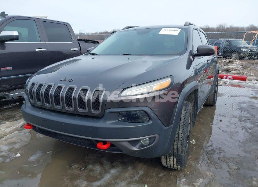 Photo 2 of 2015 Jeep Cherokee TRAILHAWK (VIN 1C4PJMBS8FW717916)