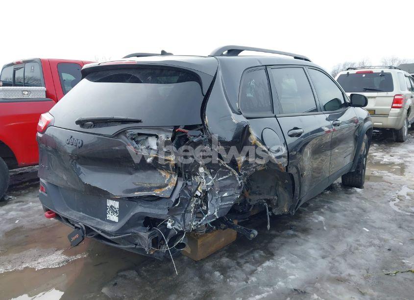 Photo 4 of 2015 Jeep Cherokee TRAILHAWK (VIN 1C4PJMBS8FW717916)