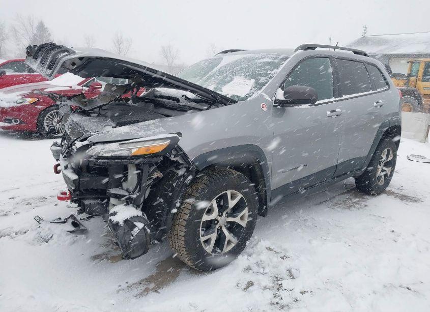 Photo 2 of 2015 Jeep Cherokee TRAILHAWK (VIN 1C4PJMBS8FW785522)
