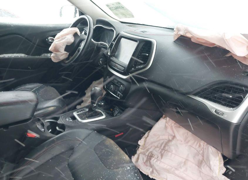 Photo 5 of 2015 Jeep Cherokee TRAILHAWK (VIN 1C4PJMBS8FW785522)