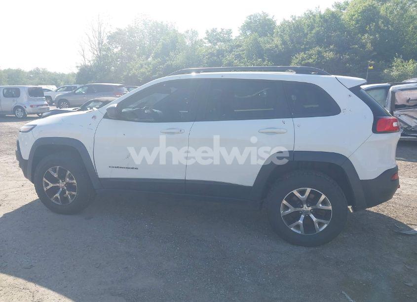 Photo 15 of 2015 Jeep Cherokee (VIN 1C4PJMBS8FW786850)