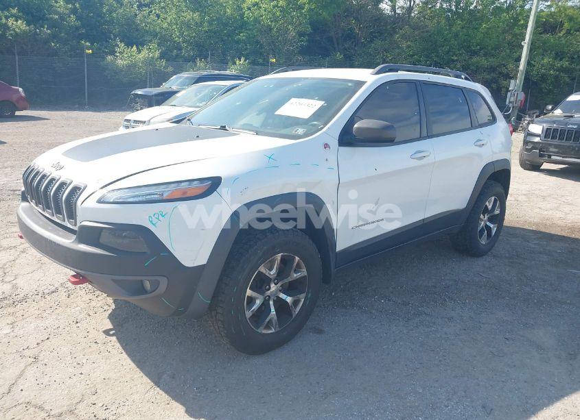 Photo 2 of 2015 Jeep Cherokee (VIN 1C4PJMBS8FW786850)