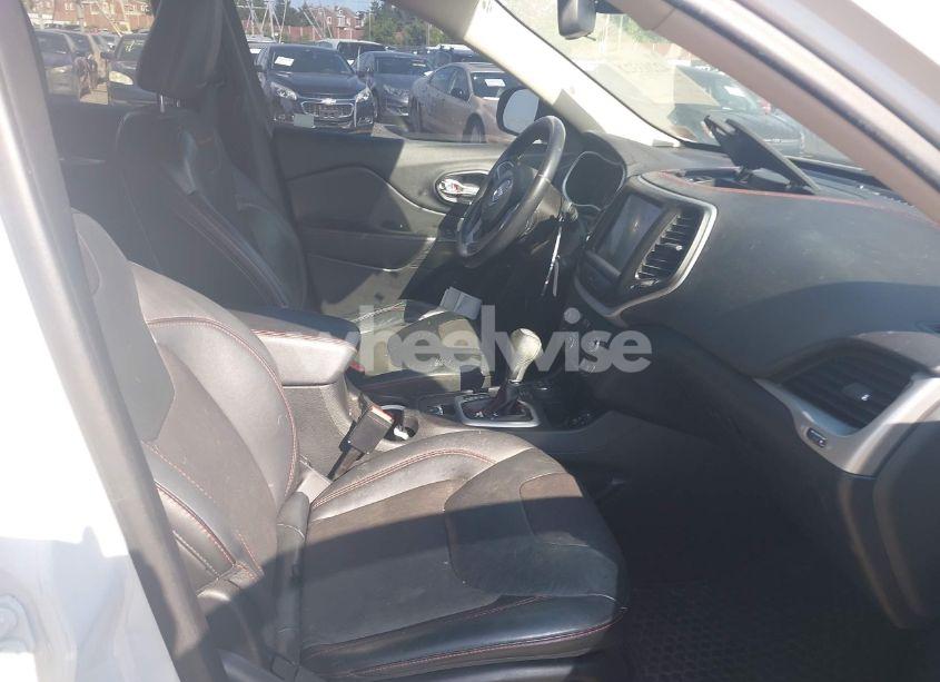 Photo 5 of 2015 Jeep Cherokee (VIN 1C4PJMBS8FW786850)