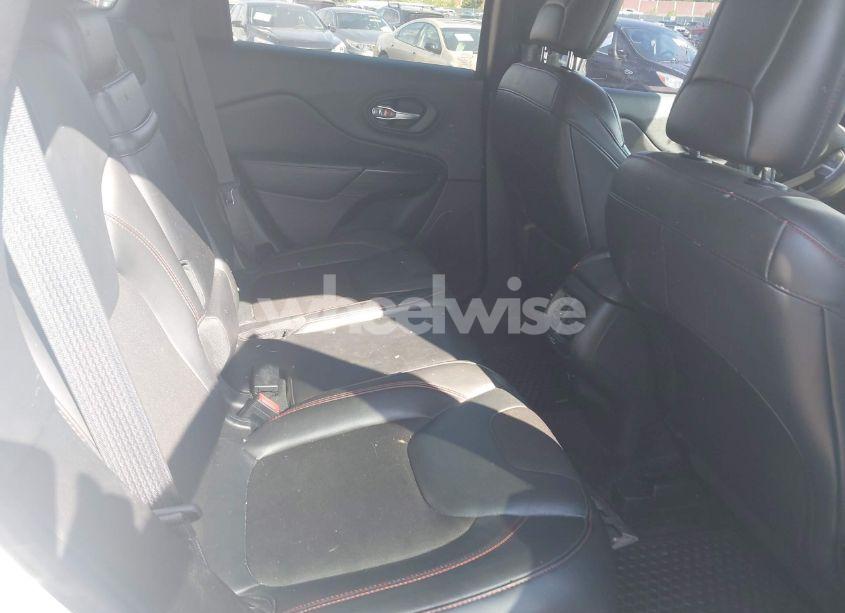 Photo 8 of 2015 Jeep Cherokee (VIN 1C4PJMBS8FW786850)