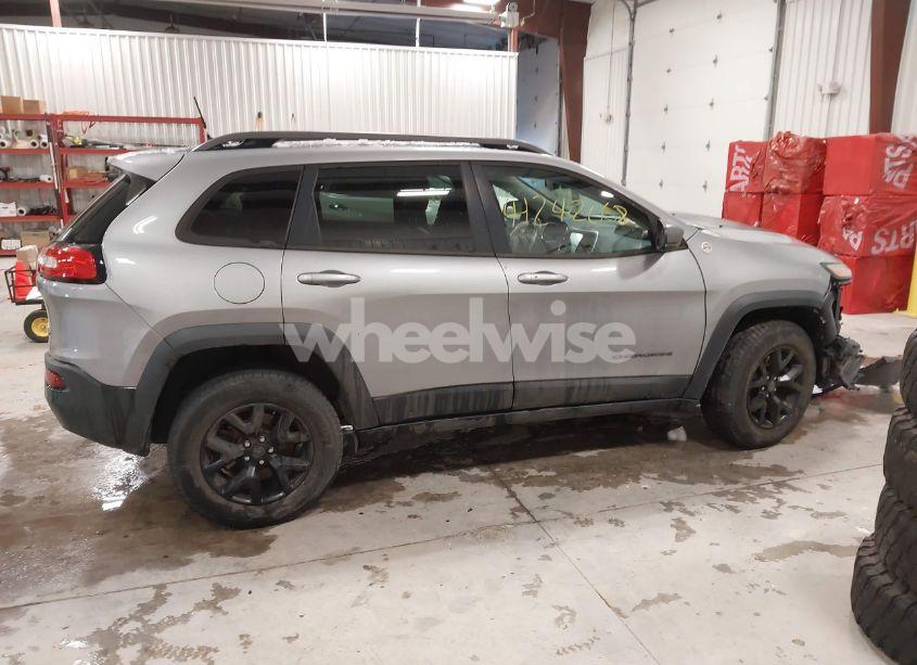 Photo 13 of 2016 Jeep Cherokee TRAILHAWK (VIN 1C4PJMBS8GW133307)