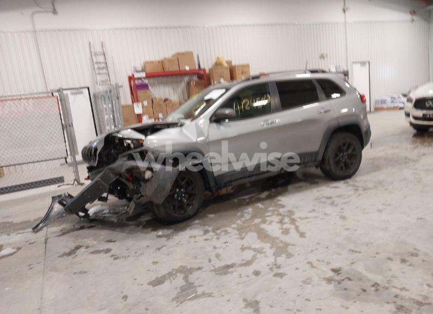 Photo 2 of 2016 Jeep Cherokee TRAILHAWK (VIN 1C4PJMBS8GW133307)