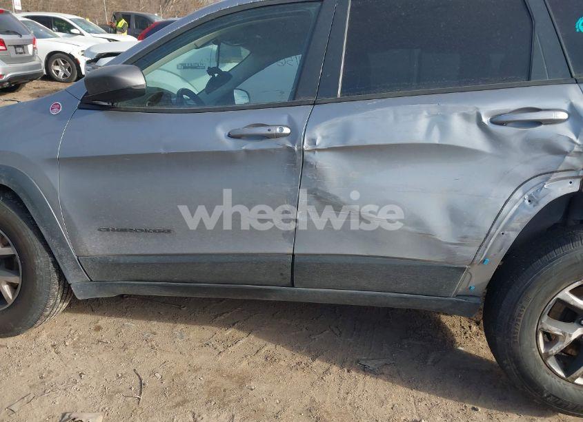 Photo 15 of 2014 Jeep Cherokee TRAILHAWK (VIN 1C4PJMBS9EW125326)