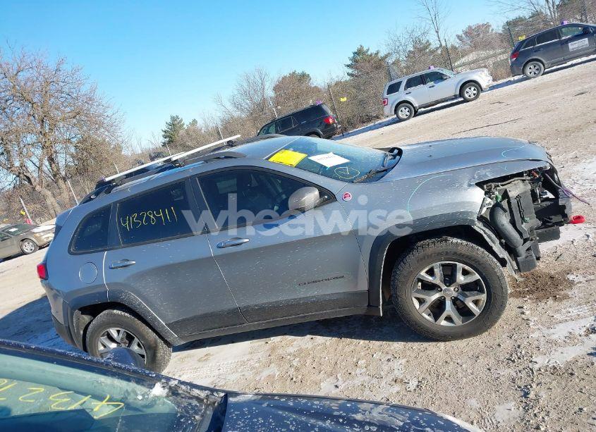 Photo 13 of 2014 Jeep Cherokee TRAILHAWK (VIN 1C4PJMBS9EW285125)