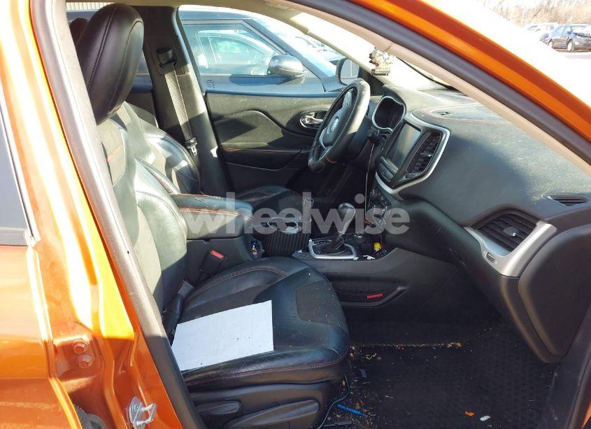 Photo 5 of 2015 Jeep Cherokee TRAILHAWK (VIN 1C4PJMBS9FW510516)