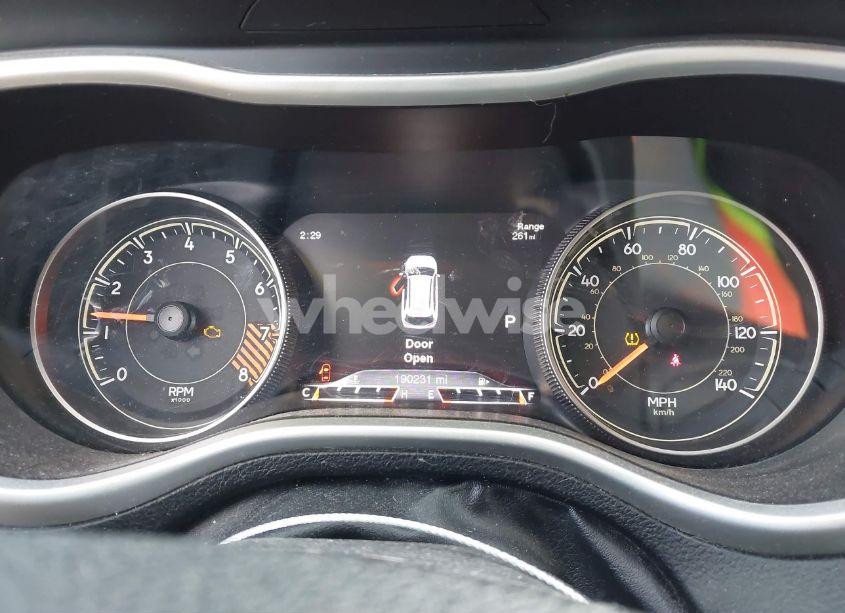 Photo 7 of 2015 Jeep Cherokee TRAILHAWK (VIN 1C4PJMBS9FW510516)