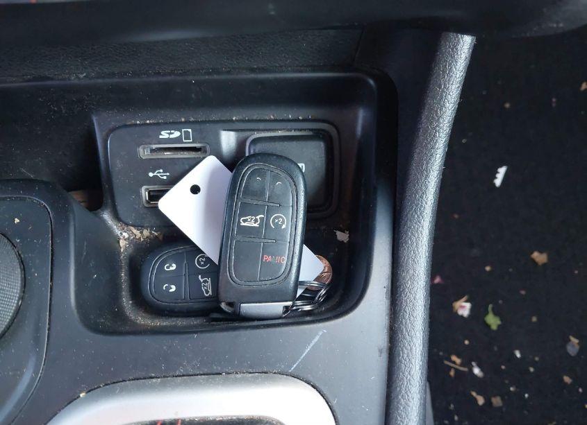 Photo 11 of 2016 Jeep Cherokee TRAILHAWK (VIN 1C4PJMBS9GW179101)