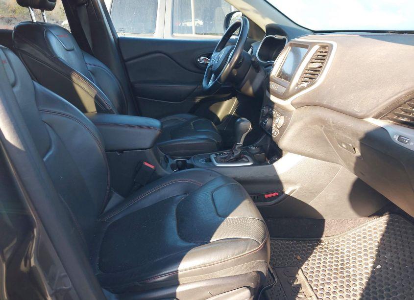 Photo 5 of 2016 Jeep Cherokee TRAILHAWK (VIN 1C4PJMBS9GW179101)