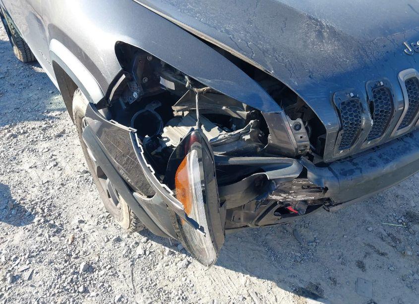 Photo 6 of 2016 Jeep Cherokee TRAILHAWK (VIN 1C4PJMBS9GW179101)