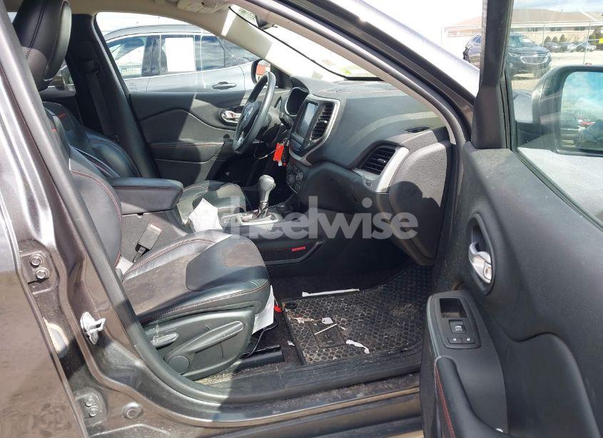 Photo 5 of 2016 Jeep Cherokee TRAILHAWK (VIN 1C4PJMBS9GW309880)