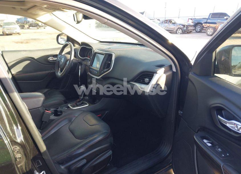 Photo 5 of 2016 Jeep Cherokee TRAILHAWK (VIN 1C4PJMBS9GW368816)