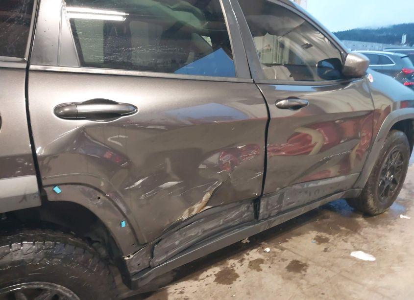 Photo 6 of 2017 Jeep Cherokee TRAILHAWK 4X4 (VIN 1C4PJMBS9HW658295)