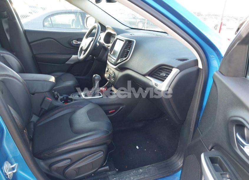 Photo 5 of 2017 Jeep Cherokee TRAILHAWK 4X4 (VIN 1C4PJMBS9HW669863)