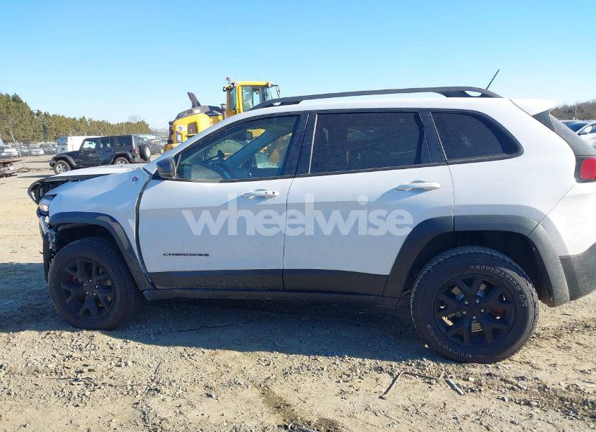 Photo 14 of 2015 Jeep Cherokee TRAILHAWK (VIN 1C4PJMBSXFW633080)