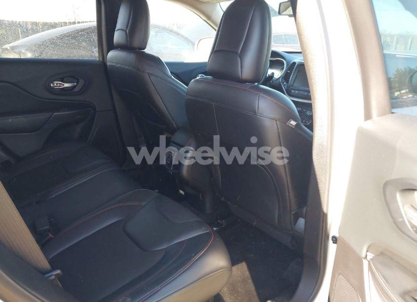 Photo 8 of 2015 Jeep Cherokee TRAILHAWK (VIN 1C4PJMBSXFW633080)