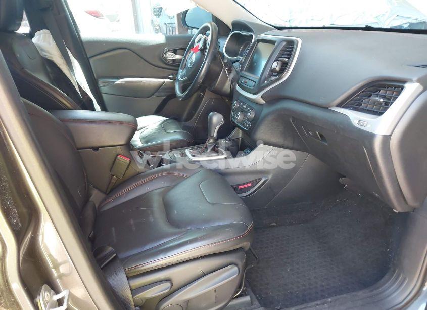 Photo 5 of 2016 Jeep Cherokee TRAILHAWK (VIN 1C4PJMBSXGW123829)