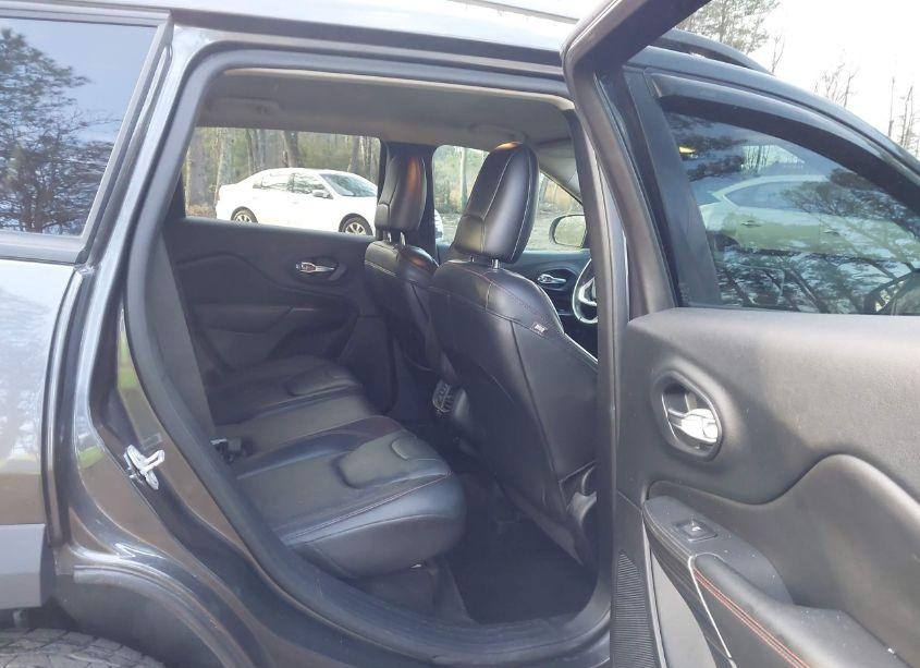 Photo 8 of 2016 Jeep Cherokee TRAILHAWK (VIN 1C4PJMBSXGW225910)