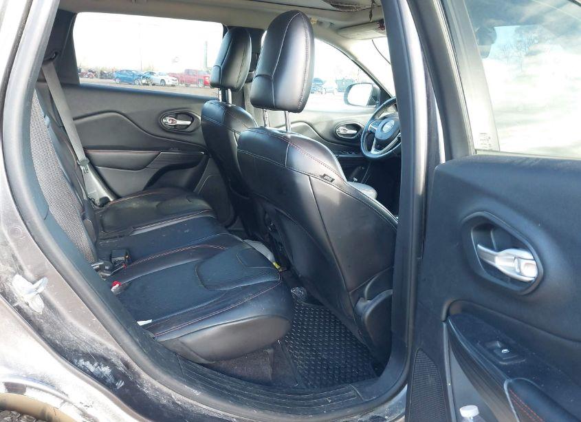 Photo 8 of 2016 Jeep Cherokee TRAILHAWK (VIN 1C4PJMBSXGW305952)