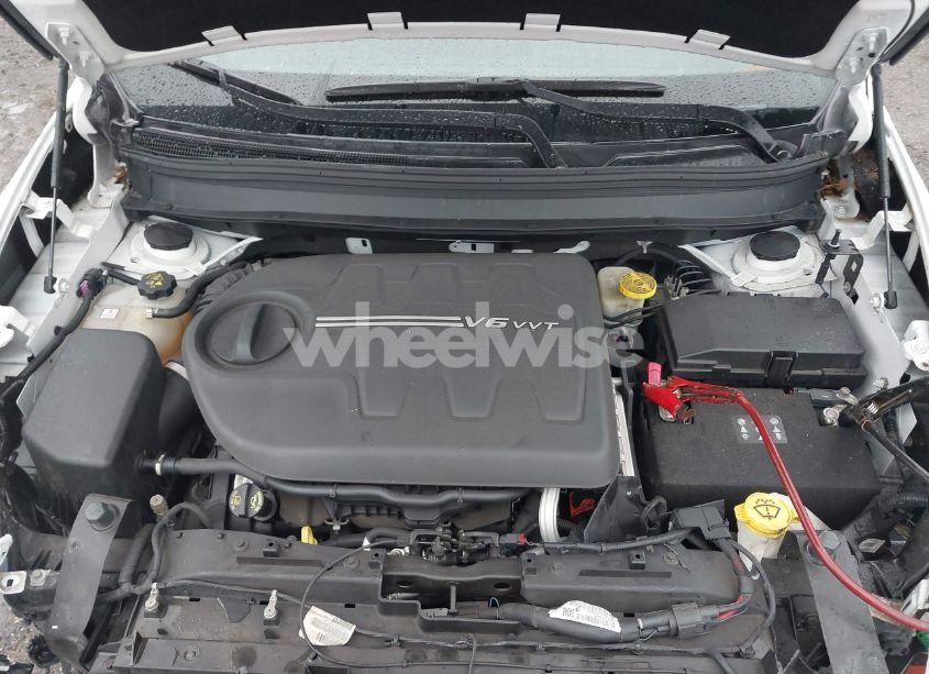 Photo 10 of 2016 Jeep Cherokee TRAILHAWK (VIN 1C4PJMBSXGW335355)