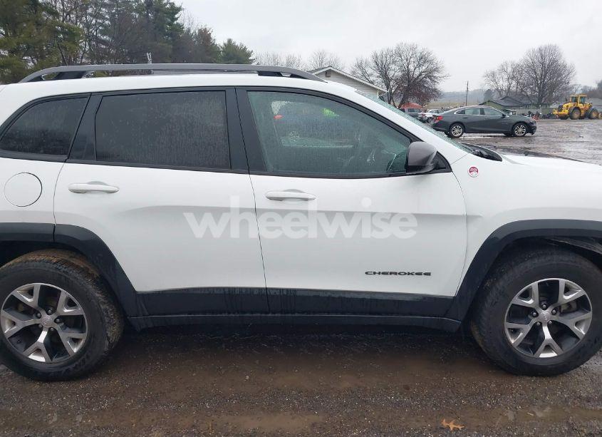 Photo 13 of 2016 Jeep Cherokee TRAILHAWK (VIN 1C4PJMBSXGW335355)