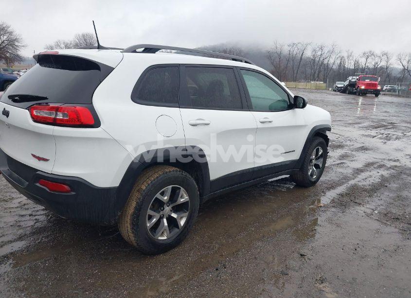 Photo 4 of 2016 Jeep Cherokee TRAILHAWK (VIN 1C4PJMBSXGW335355)