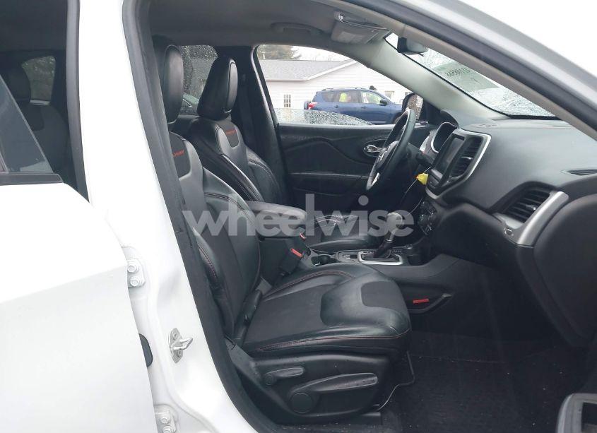 Photo 5 of 2016 Jeep Cherokee TRAILHAWK (VIN 1C4PJMBSXGW335355)