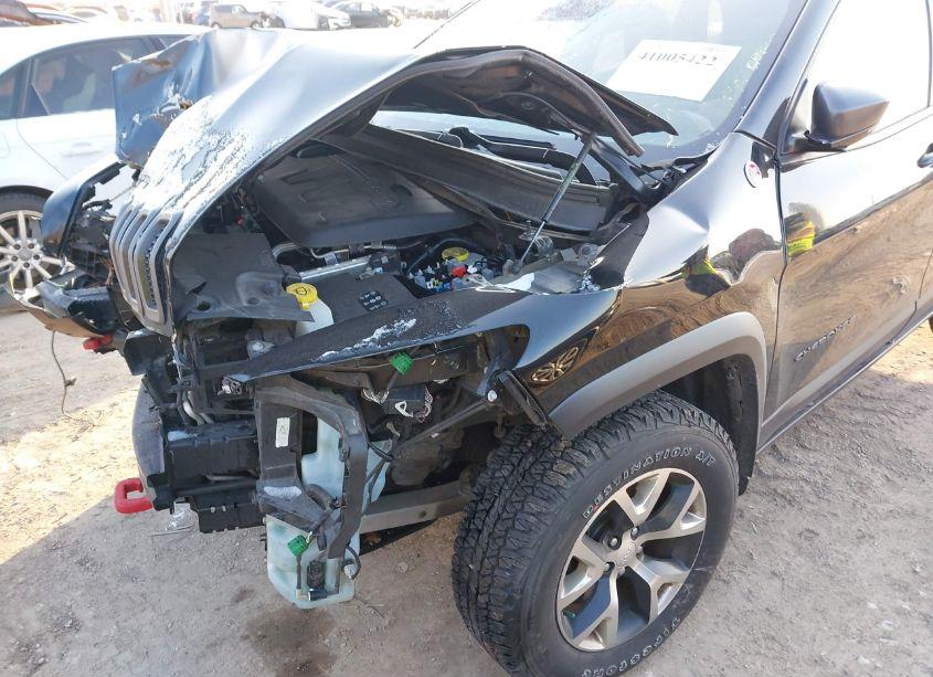 Photo 17 of 2018 Jeep Cherokee TRAILHAWK 4X4 (VIN 1C4PJMBX0JD598470)