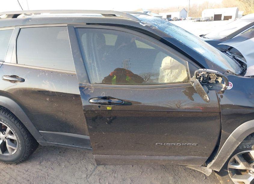 Photo 19 of 2018 Jeep Cherokee TRAILHAWK 4X4 (VIN 1C4PJMBX0JD598470)