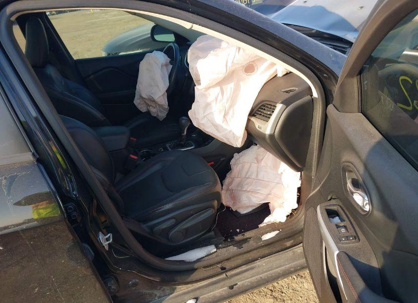 Photo 5 of 2018 Jeep Cherokee TRAILHAWK 4X4 (VIN 1C4PJMBX0JD598470)