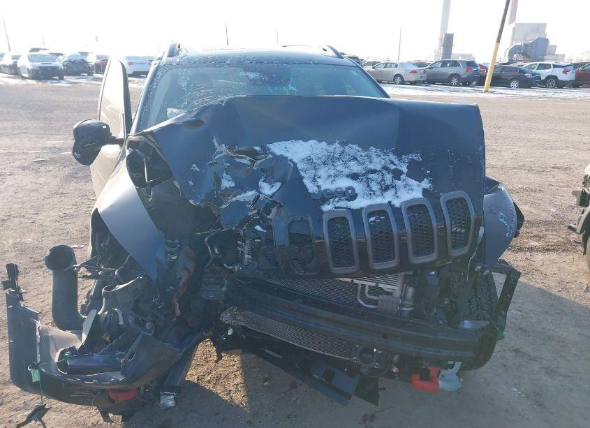 Photo 6 of 2018 Jeep Cherokee TRAILHAWK 4X4 (VIN 1C4PJMBX0JD598470)