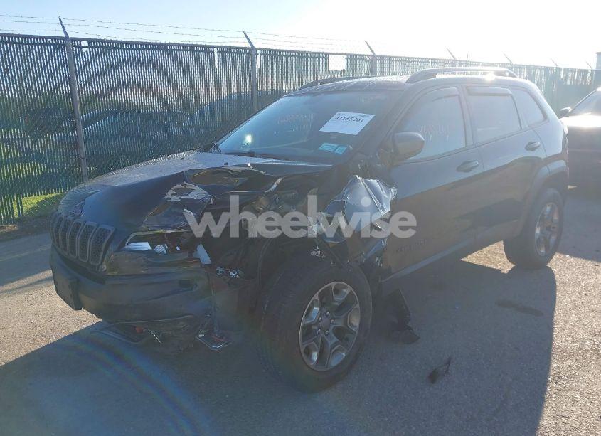 Photo 2 of 2019 Jeep Cherokee TRAILHAWK (VIN 1C4PJMBX0KD210316)