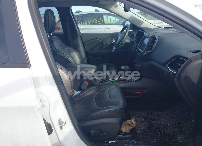 Photo 5 of 2019 Jeep Cherokee TRAILHAWK ELITE 4X4 (VIN 1C4PJMBX0KD315275)