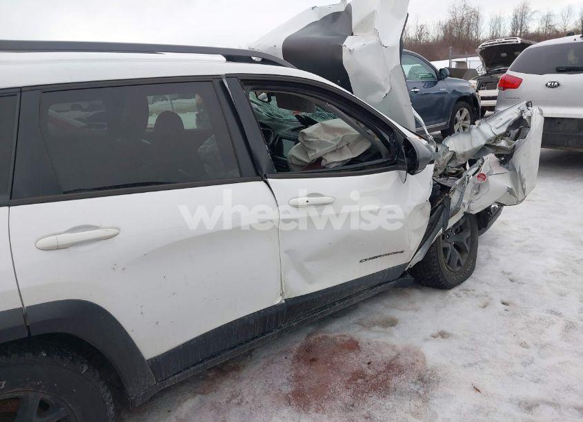 Photo 18 of 2019 Jeep Cherokee TRAILHAWK 4X4 (VIN 1C4PJMBX0KD362287)