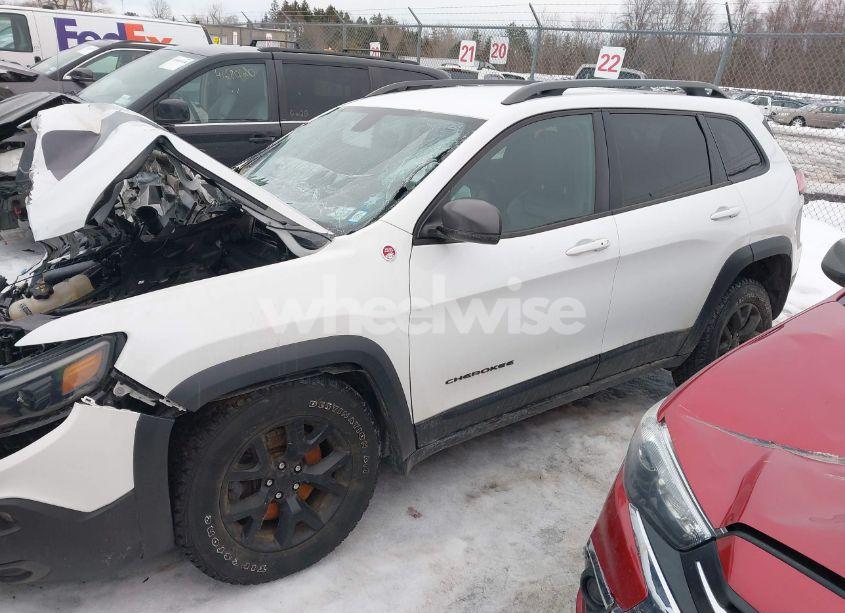 Photo 2 of 2019 Jeep Cherokee TRAILHAWK 4X4 (VIN 1C4PJMBX0KD362287)