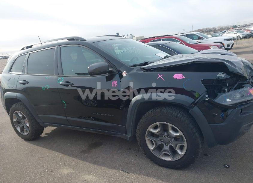 Photo 13 of 2019 Jeep Cherokee TRAILHAWK 4X4 (VIN 1C4PJMBX0KD395421)